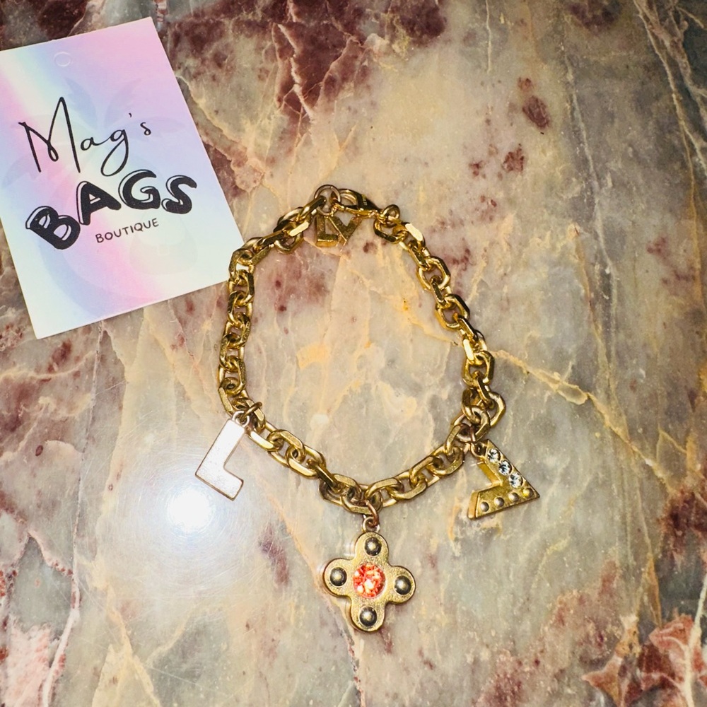 Louis Vuitton: Crystal Love Letters LV Charm Bracelet - Picture 5 of 12